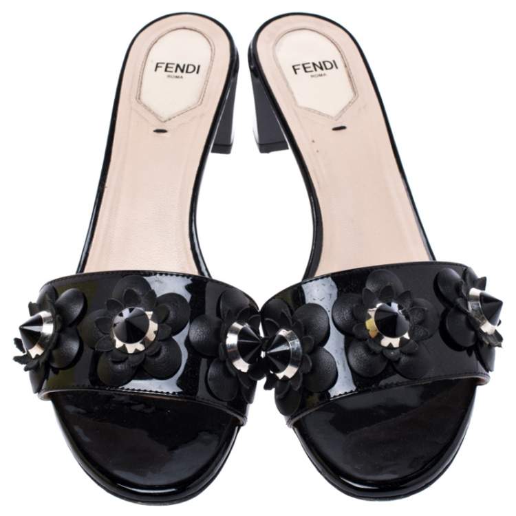 مملوكة مسبقًا Fendi Black Flower Embellished Patent Leather Open Toe Sandals Size 40