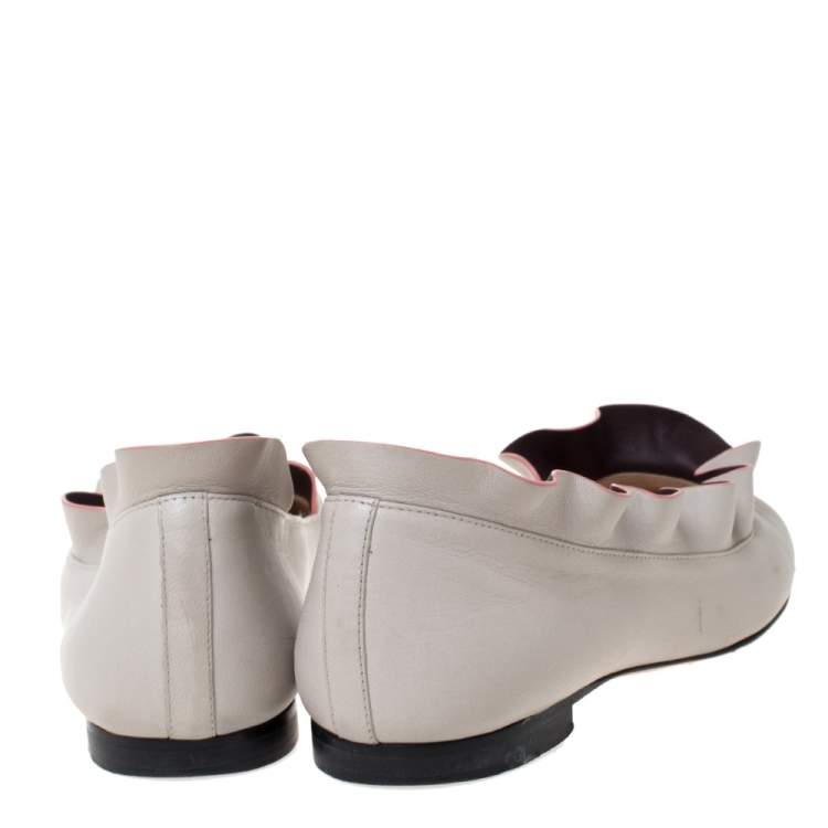 Pre Owned Fendi Grey Leather Ruffle Trim Ballet Flats Size 36.5
