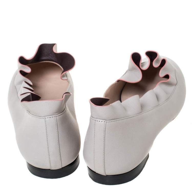 مملوكة مسبقًا Fendi Beige Leather Ruffle Ballet Flats Size 40