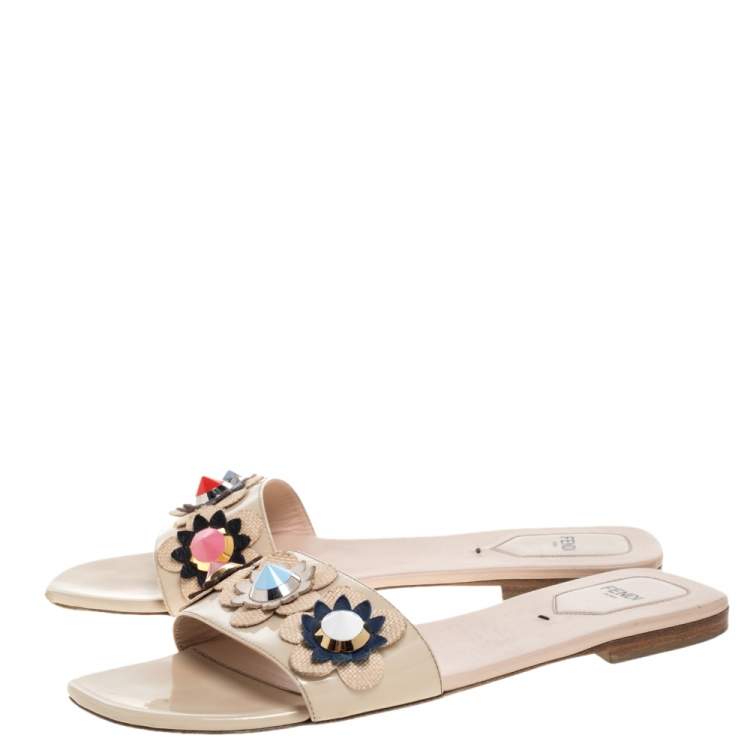 Pre Owned Fendi Cream Patent Leather Flower Embellished Flat Slides Size 41