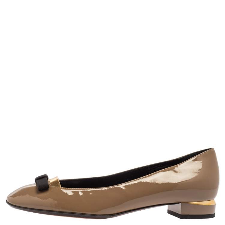 Pre Owned Fendi Dark Beige Patent Leather Bow Ballet Flats Size 37.5