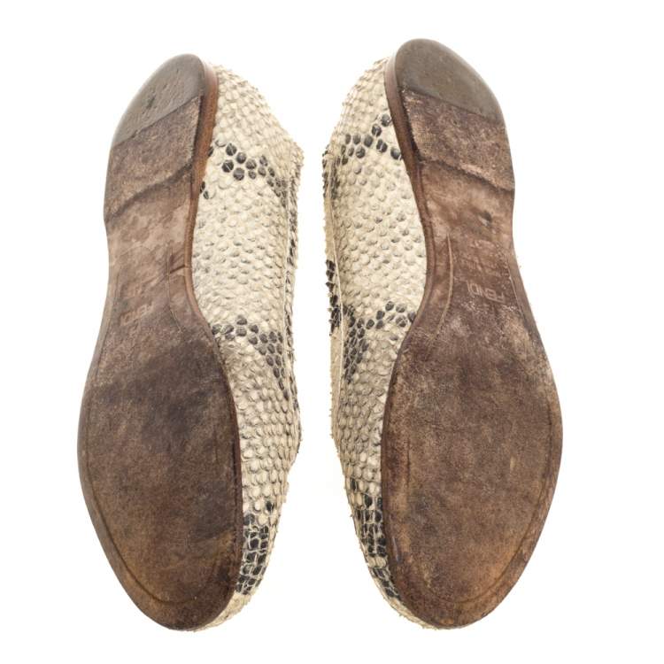 مملوكة مسبقًا Fendi Beige Python Effect Leather Charm Ballet Flats Size 37