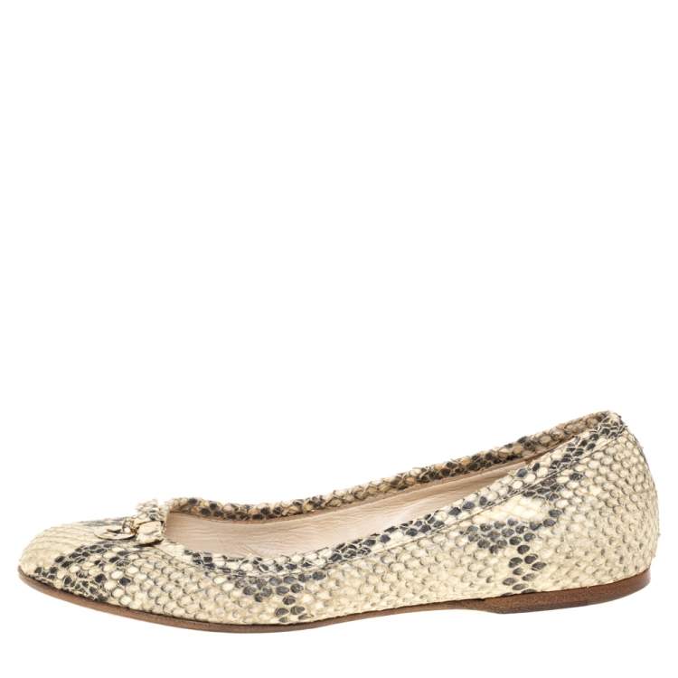 مملوكة مسبقًا Fendi Beige Python Effect Leather Charm Ballet Flats Size 37