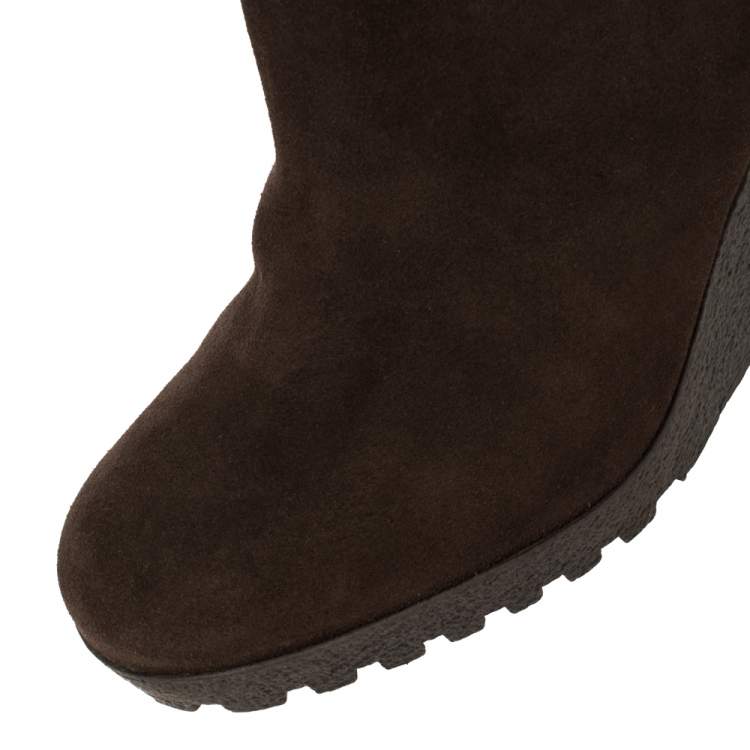 مملوكة مسبقًا Fendi Brown Suede And Shearling Fur Wedge Knee High Boots Size 39
