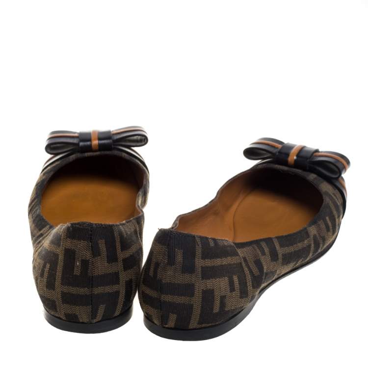 Pre Owned Fendi Brown/Black Zucca Canvas And Leather Bow Cap Toe Ballet Flats Size 39