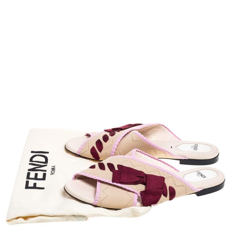 مملوكة مسبقًا Fendi Beige Knit Fabric with Contrast Bow Cross Strap Open Toe Flat Slides Size 38