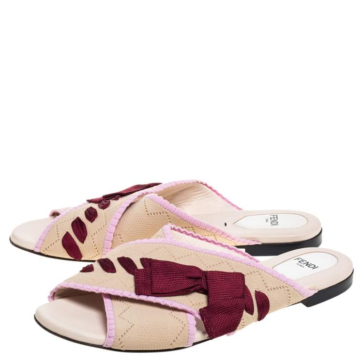 مملوكة مسبقًا Fendi Beige Knit Fabric with Contrast Bow Cross Strap Open Toe Flat Slides Size 38