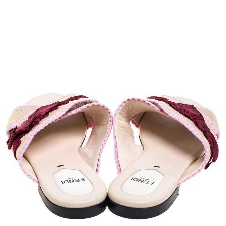 مملوكة مسبقًا Fendi Beige Knit Fabric with Contrast Bow Cross Strap Open Toe Flat Slides Size 38