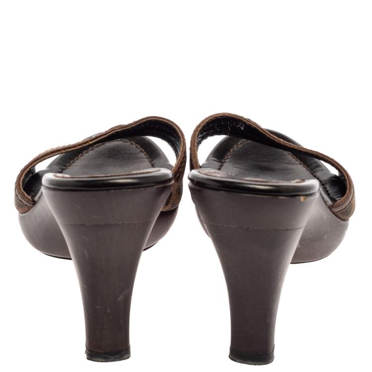 Pre Owned Fendi Brown Zucca Canvas And Leather Heel Mules Sandals Size 39 