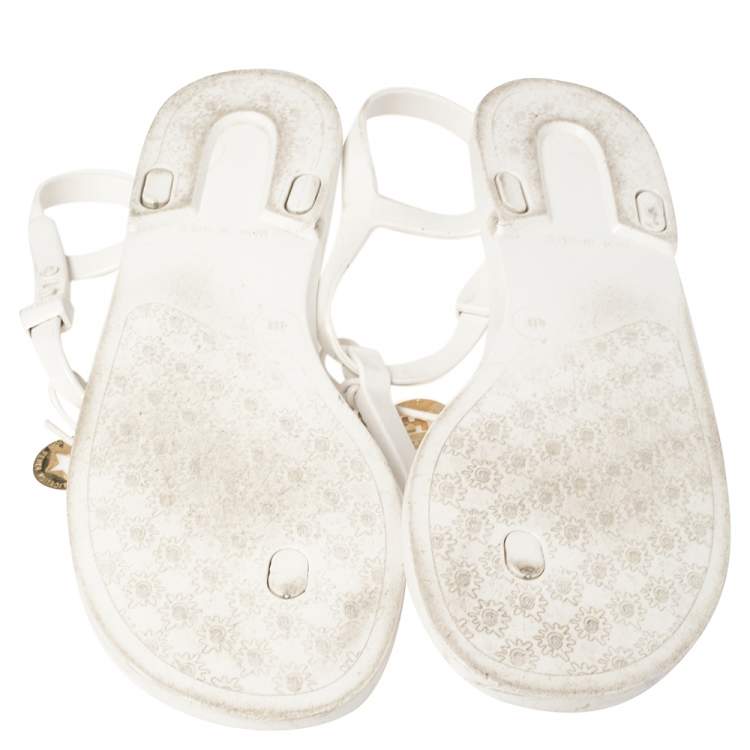Pre Owned Fendi White Rubber Logo Charm Sunny Thong Flat Sandals Size 40