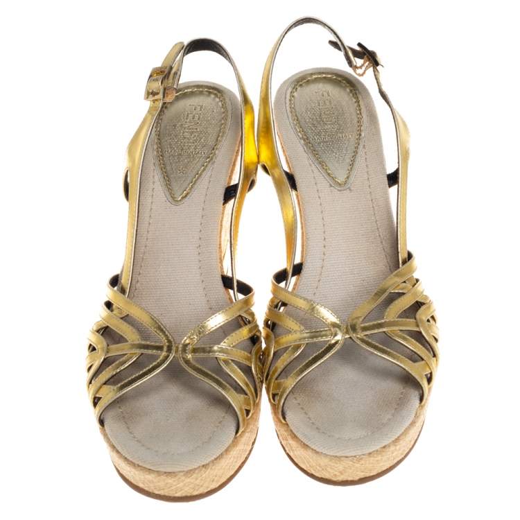 مملوكة مسبقًا Fendi Gold Patent Leather Wedge Ankle Strap Sandals Size 39
