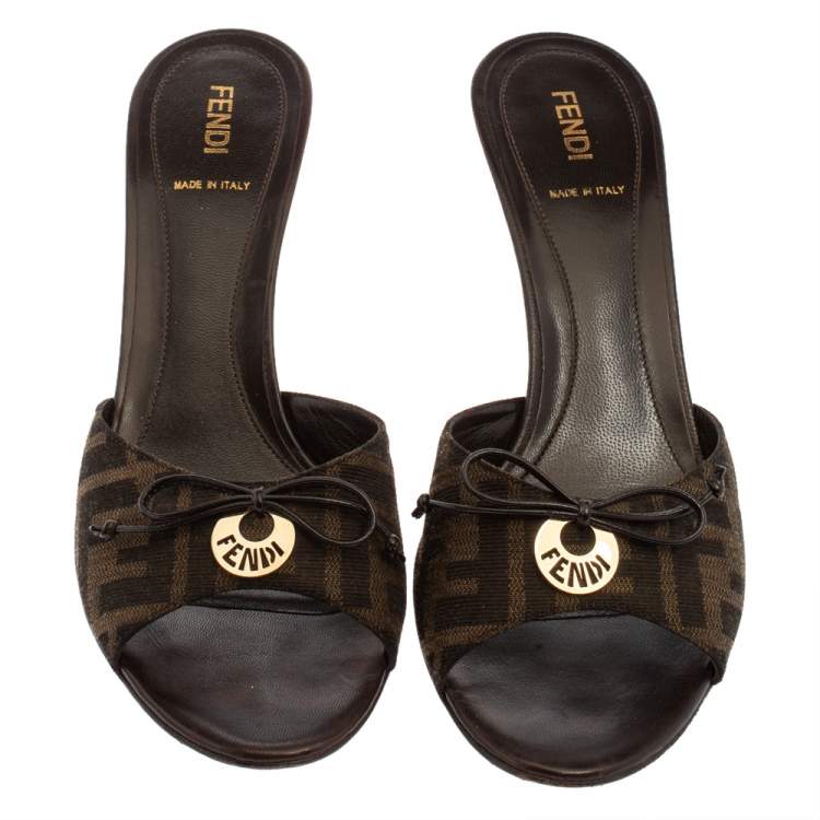 Pre Owned Fendi Tobacco Zucca Canvas and Leather Slide Sandals Size 39