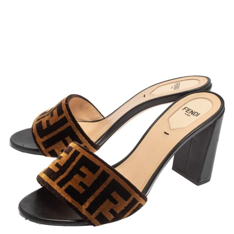 مملوكة مسبقًا Fendi Brown/Black FF Logo Velvet Slide Sandals Size 39