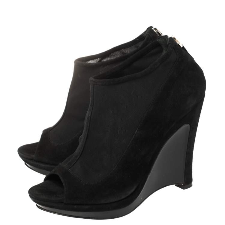 مملوكة مسبقًا Fendi Black Suede and Fabric Peep Toe Platform Ankle Booties Size 39