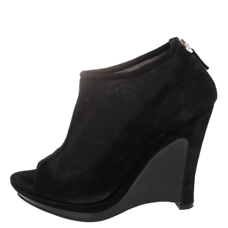 مملوكة مسبقًا Fendi Black Suede and Fabric Peep Toe Platform Ankle Booties Size 39