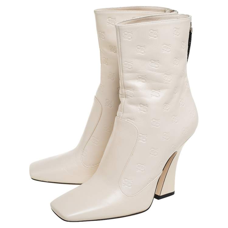 مملوكة مسبقًا Fendi Cream Leather FFreedom Ankle Boots Size 37
