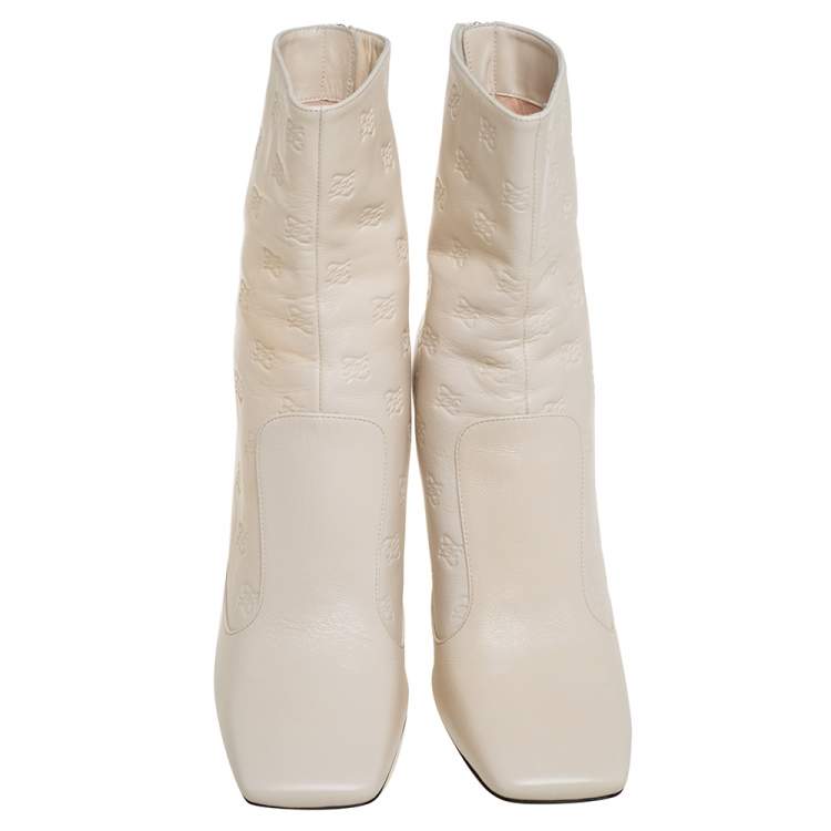 مملوكة مسبقًا Fendi Cream Leather FFreedom Ankle Boots Size 37