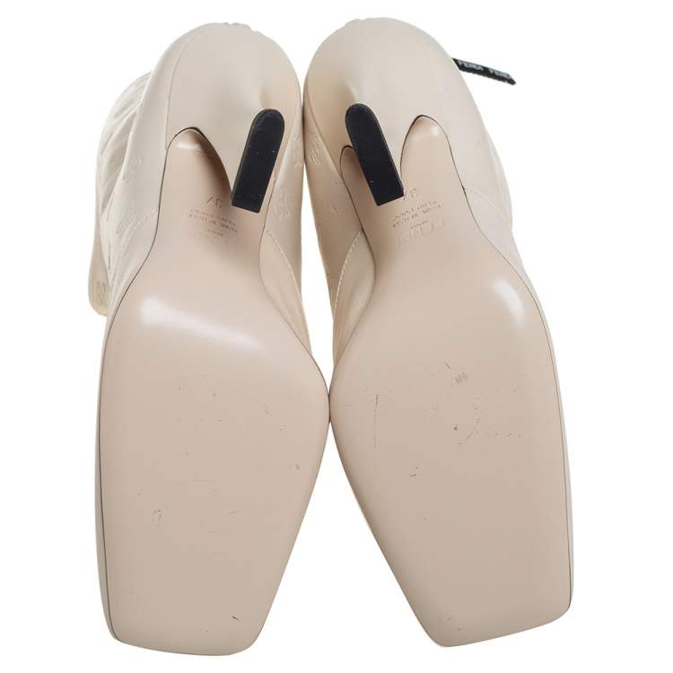 مملوكة مسبقًا Fendi Cream Leather FFreedom Ankle Boots Size 37