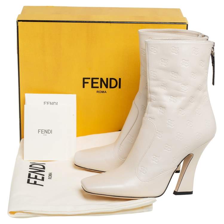 مملوكة مسبقًا Fendi Cream Leather FFreedom Ankle Boots Size 37