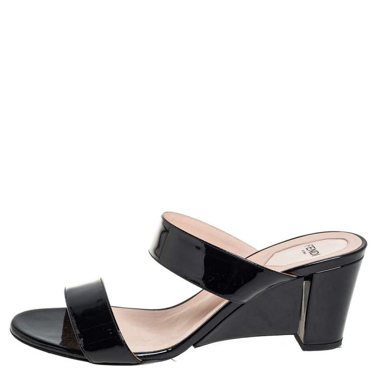 مملوكة مسبقًا Fendi Black  Patent Leather Wedge Slides Sandals Size 39.5