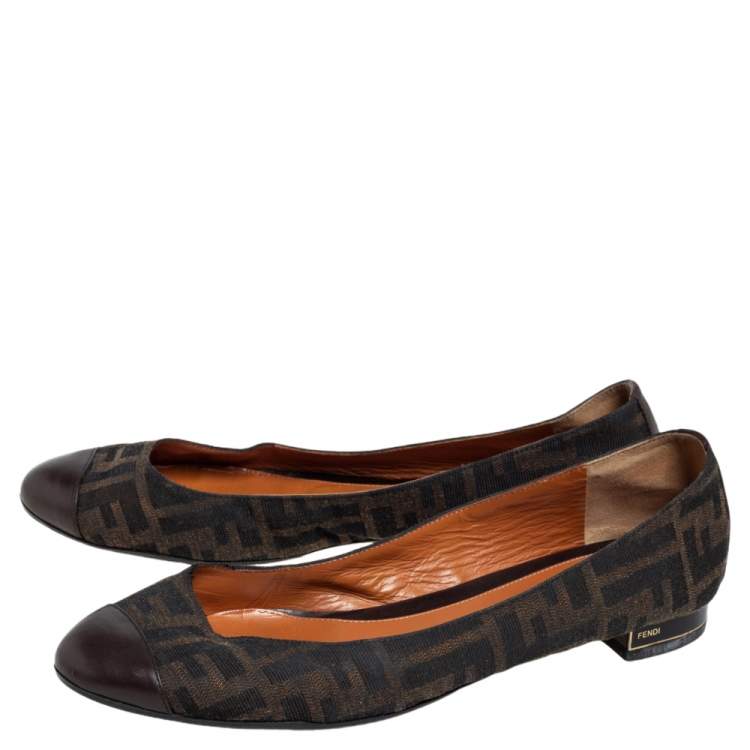 مملوكة مسبقًا Fendi Brown Zucca Canvas And Leather Cap Toe Ballet Flats Size 40