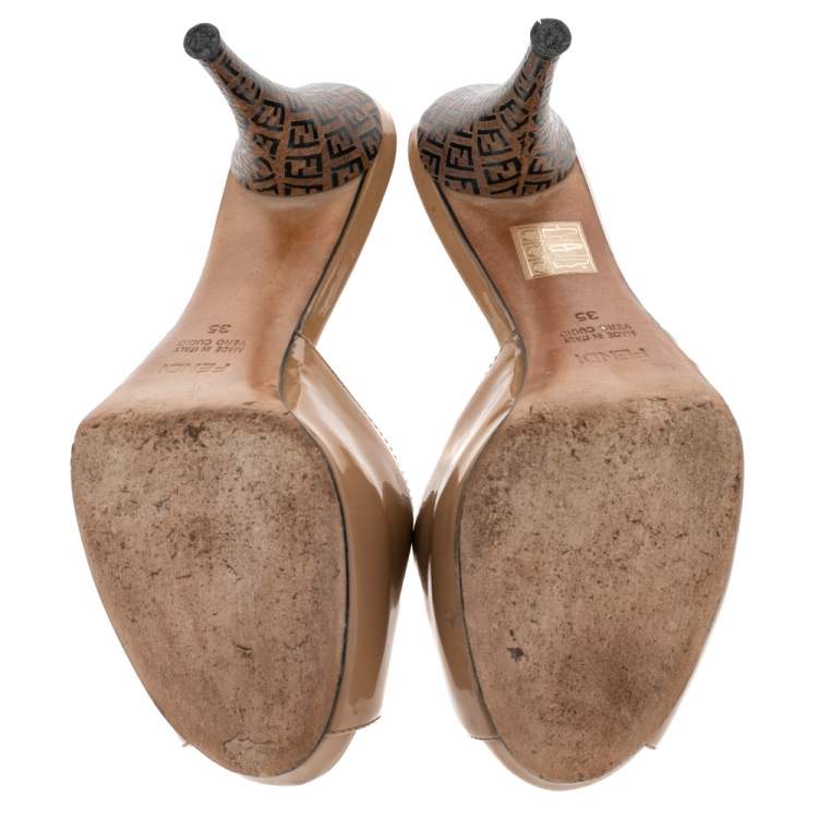 Pre Owned Fendi Beige Patent Leather FF Superstar Peep Toe Mule Slides Size 35