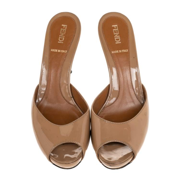 Pre Owned Fendi Beige Patent Leather FF Superstar Peep Toe Mule Slides Size 35