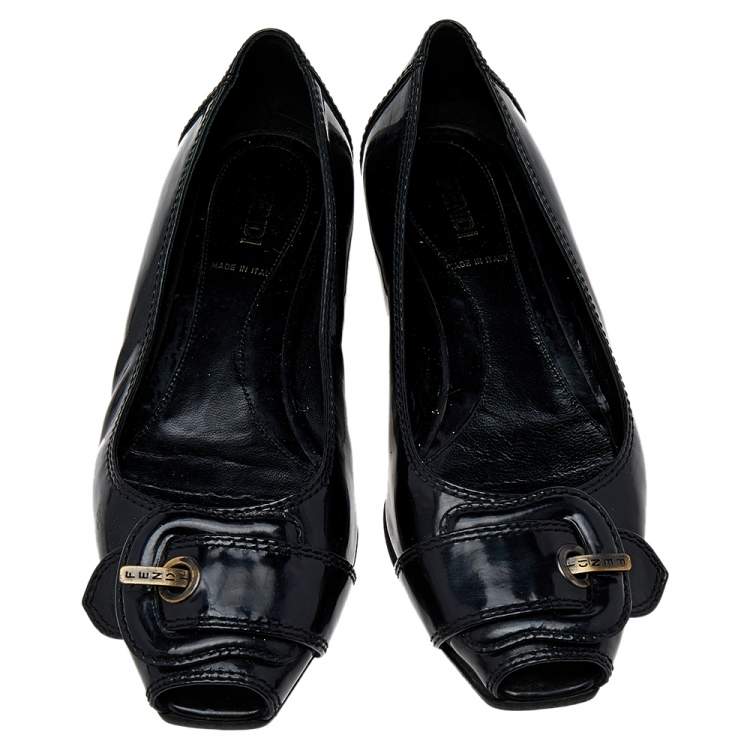 مملوكة مسبقًا Fendi Black Patent Leather Buckle Flats Size 37