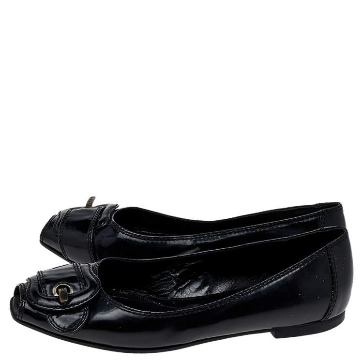 مملوكة مسبقًا Fendi Black Patent Leather Buckle Flats Size 37