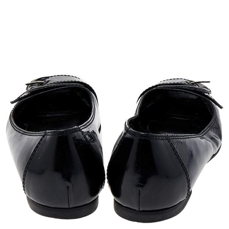 مملوكة مسبقًا Fendi Black Patent Leather Buckle Flats Size 37