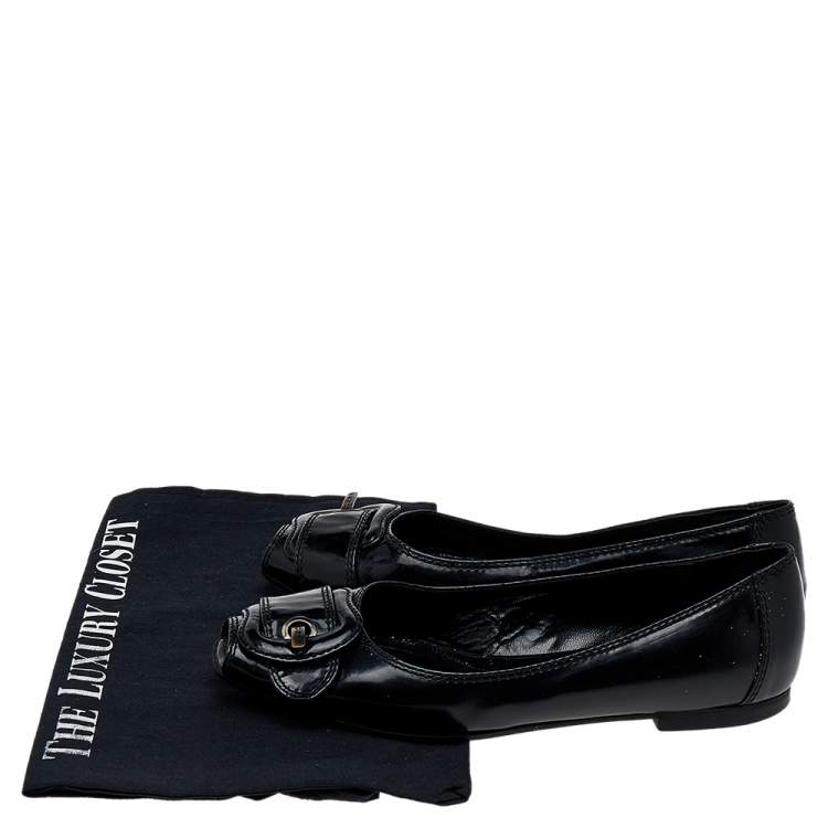 مملوكة مسبقًا Fendi Black Patent Leather Buckle Flats Size 37