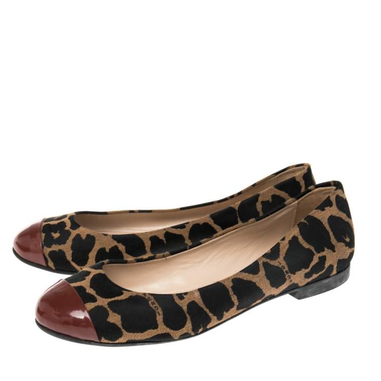 Pre Owned Fendi Brown/Black Patent Leather And Canvas Leopard Print Cap Toe Ballet Flats Size 39