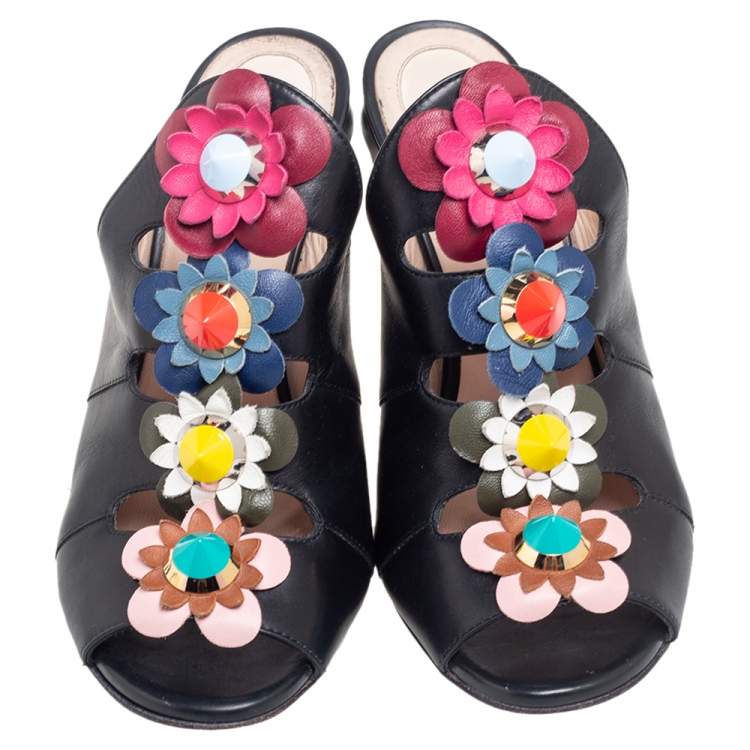 مملوكة مسبقًا Fendi Black Leather Floral Appliqué Mule Open Toe Sandals Size 37