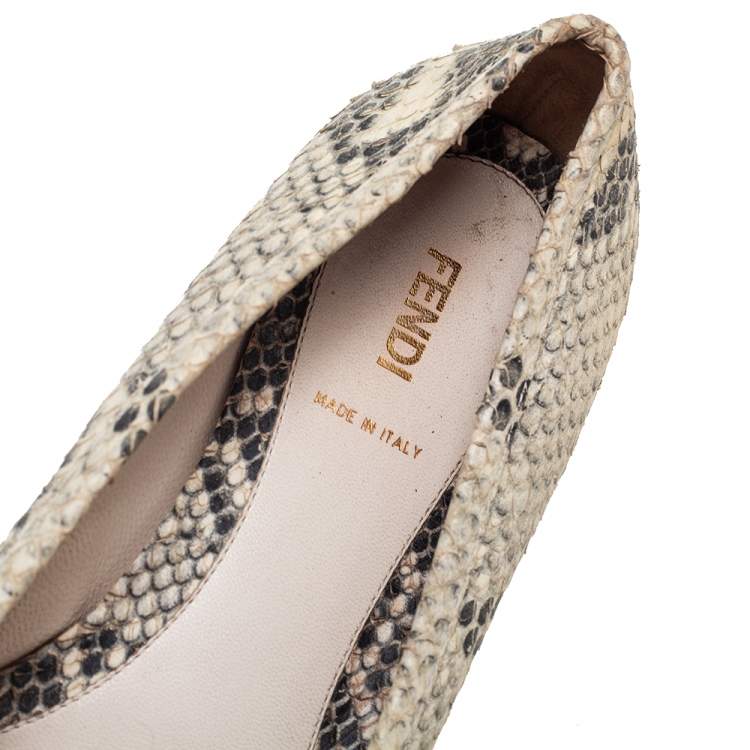 مملوكة مسبقًا Fendi Black/Cream Python Embossed Leather Ballet Flats Size 39