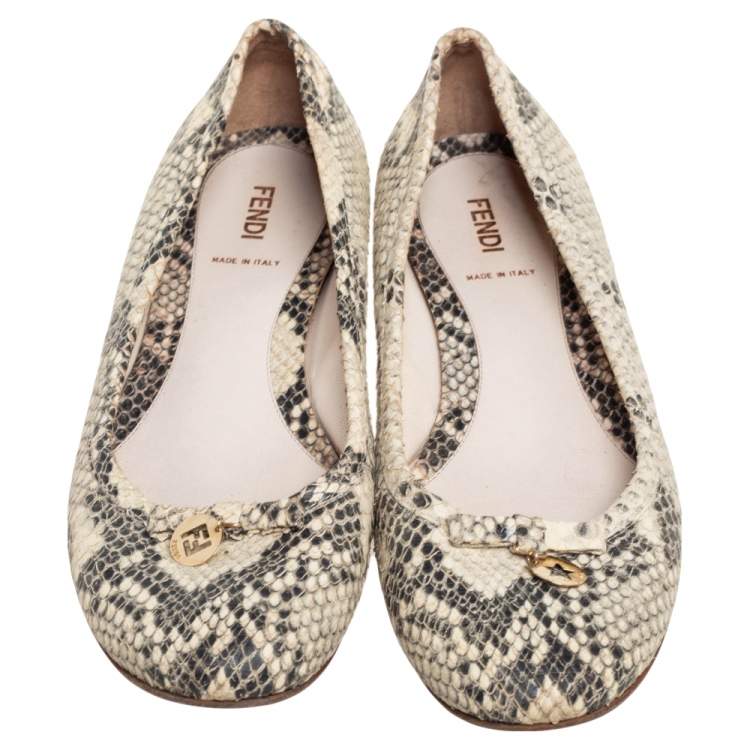 مملوكة مسبقًا Fendi Black/Cream Python Embossed Leather Ballet Flats Size 39