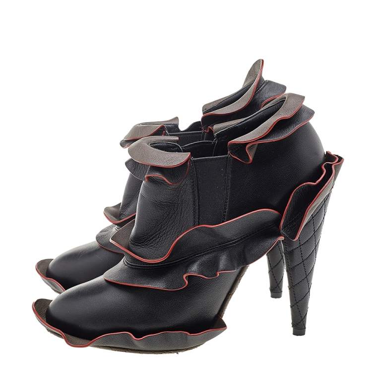 Pre Owned Fendi Black/Grey Leather Ruffled Booties Size 37
