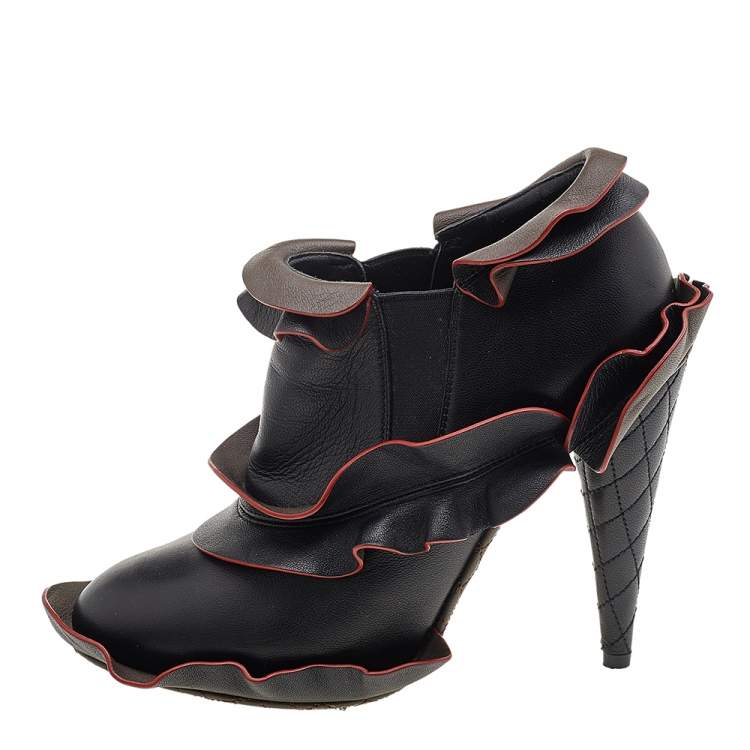 Pre Owned Fendi Black/Grey Leather Ruffled Booties Size 37