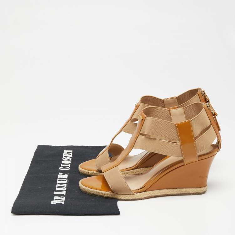 مملوكة مسبقًا Fendi Beige Patent Leather And Elastic Fabric Carioca Wedge Espadrille Sandals Size 36.5