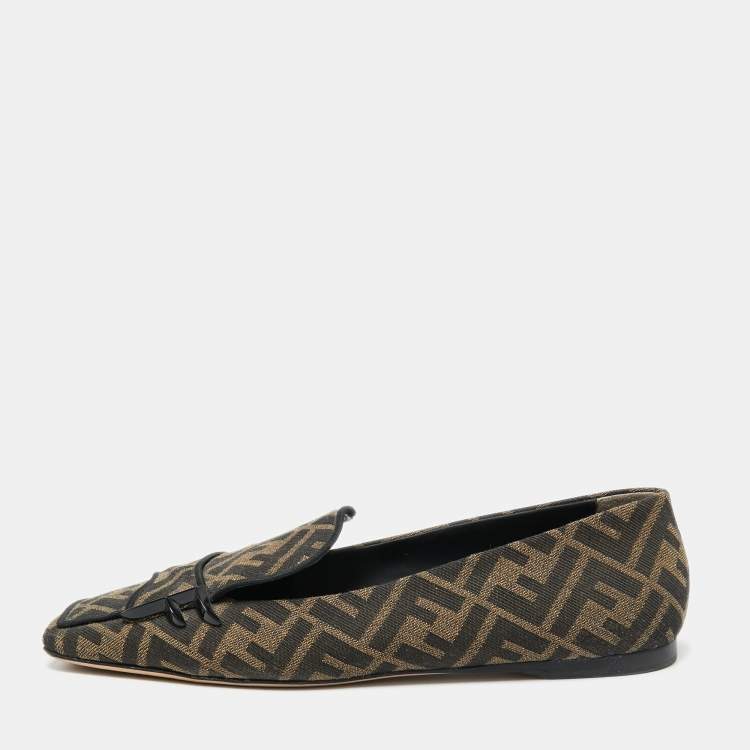 مملوكة مسبقًا Fendi Beige/Brown Zucca Canvas Slip-On Loafers Size 40