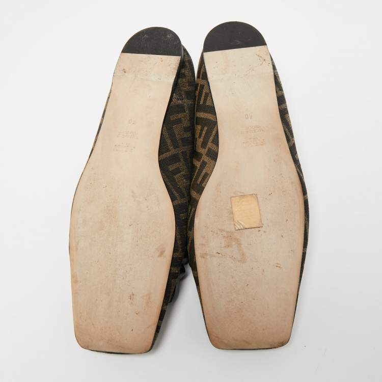 مملوكة مسبقًا Fendi Beige/Brown Zucca Canvas Slip-On Loafers Size 40