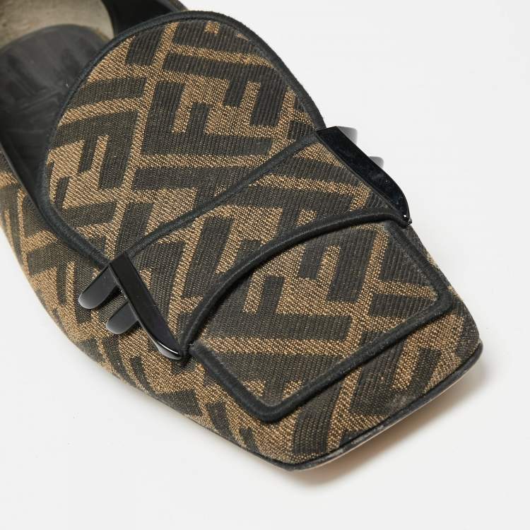 مملوكة مسبقًا Fendi Beige/Brown Zucca Canvas Slip-On Loafers Size 40