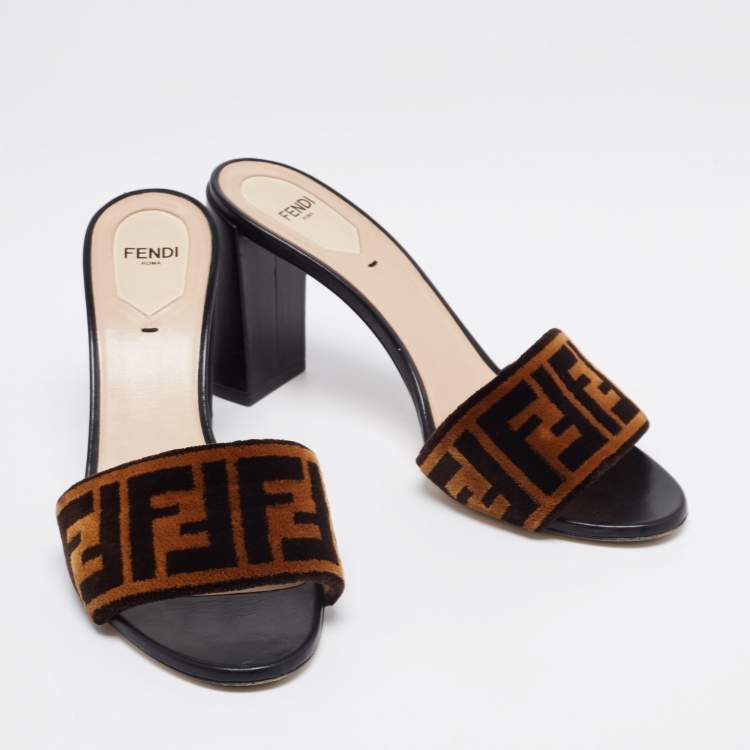 Pre Owned Fendi Brown/Black FF Logo Velvet Slide Sandals Size 39