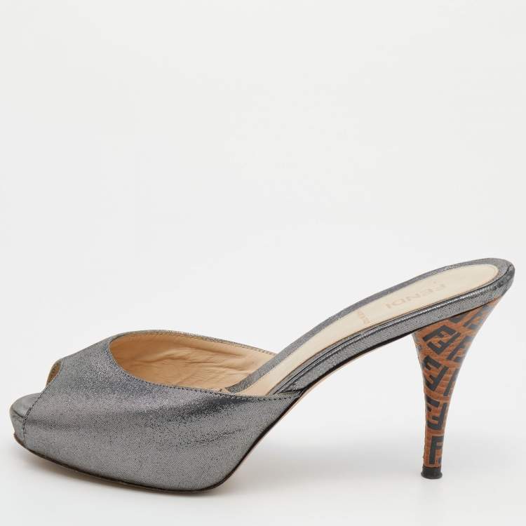 Pre Owned Fendi Silver Leather Slide Sandals Size 38