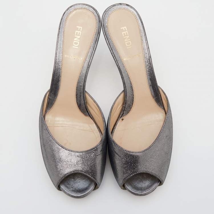 Pre Owned Fendi Silver Leather Slide Sandals Size 38