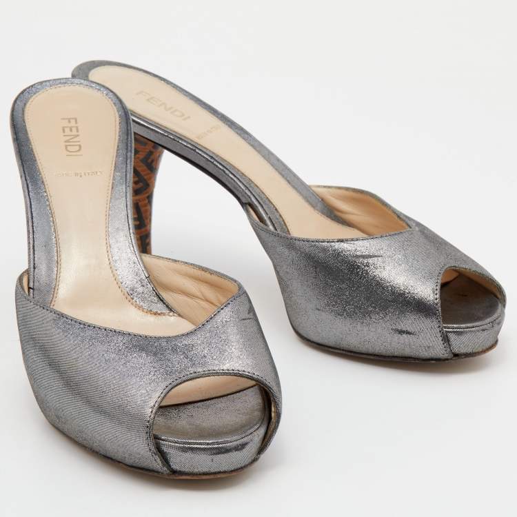 Pre Owned Fendi Silver Leather Slide Sandals Size 38