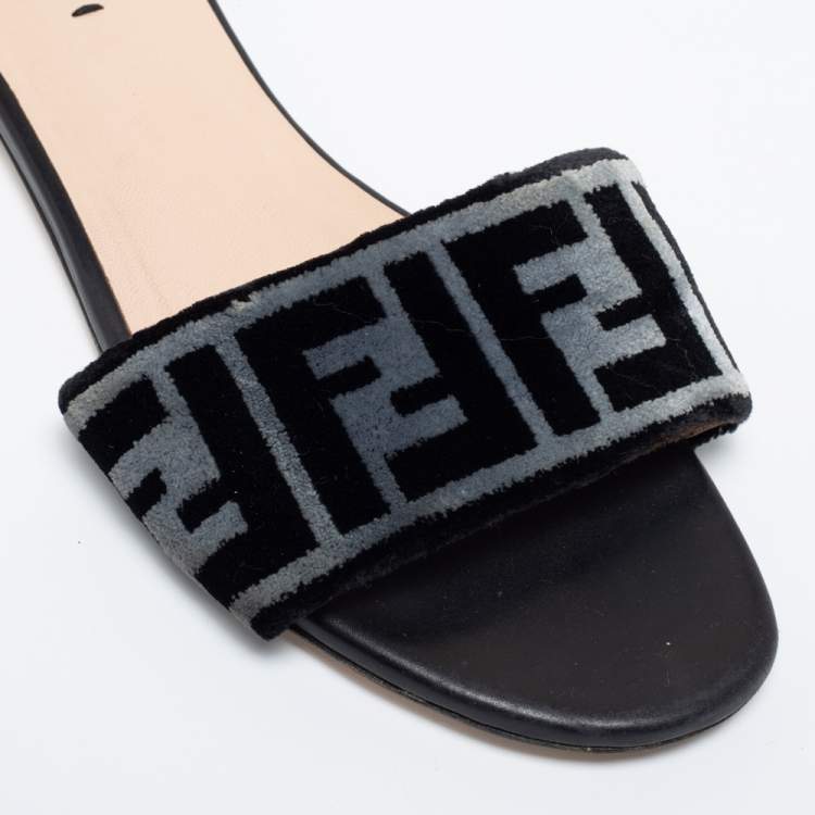 Pre Owned Fendi White/Black Logo Printed Velvet Flat Slides Size 39