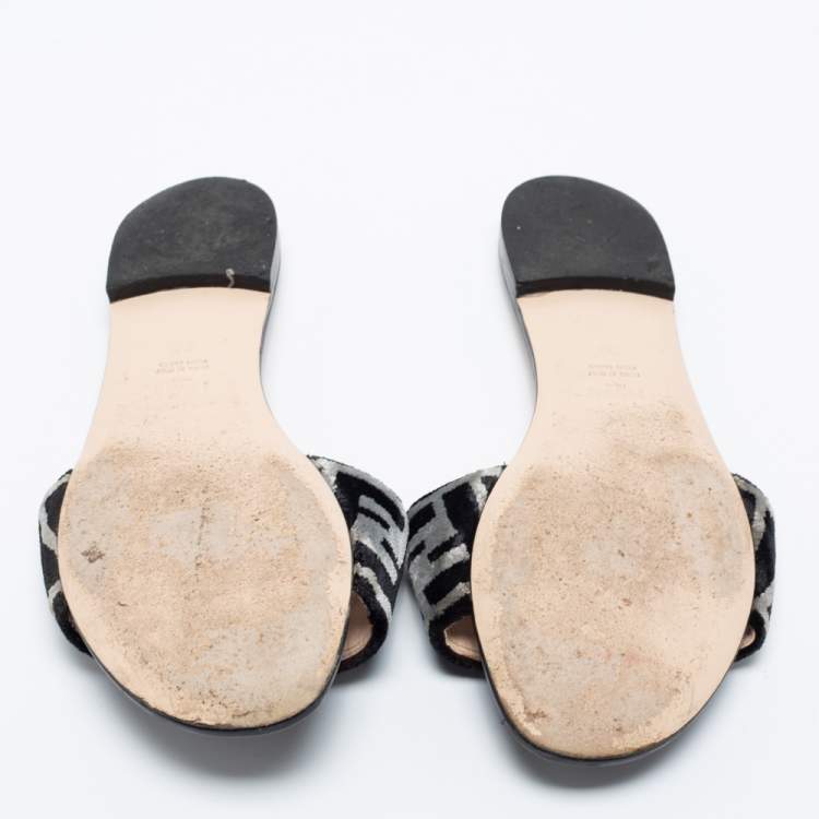 Pre Owned Fendi White/Black Logo Printed Velvet Flat Slides Size 39