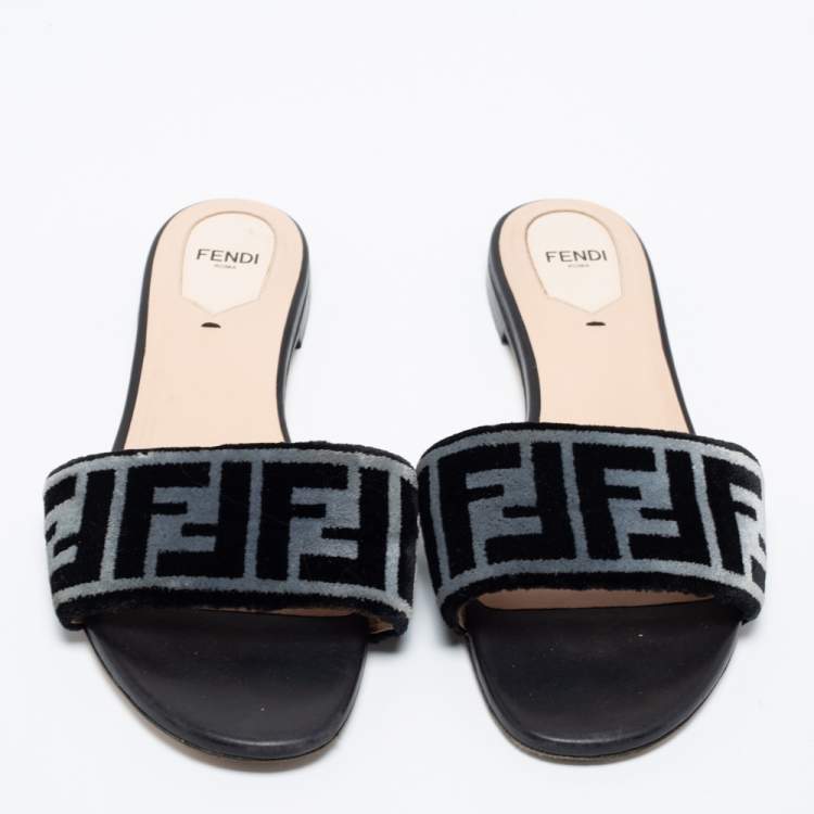 Pre Owned Fendi White/Black Logo Printed Velvet Flat Slides Size 39