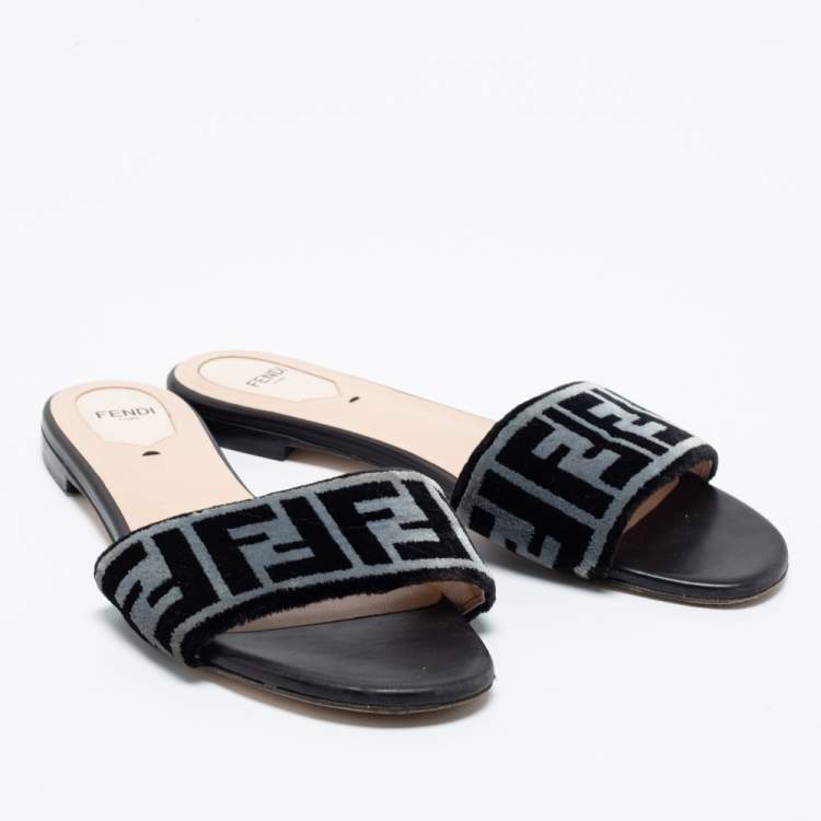 Pre Owned Fendi White/Black Logo Printed Velvet Flat Slides Size 39