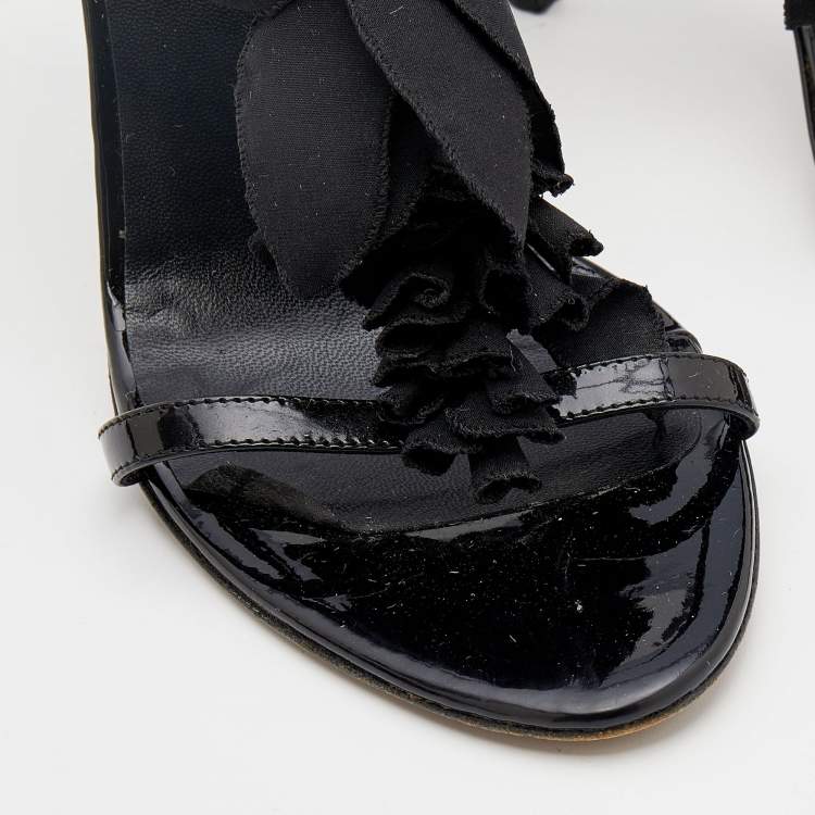 Pre Owned Fendi Black Patent Leather Appliqued Flower T-Strap Sandals Size 37.5
